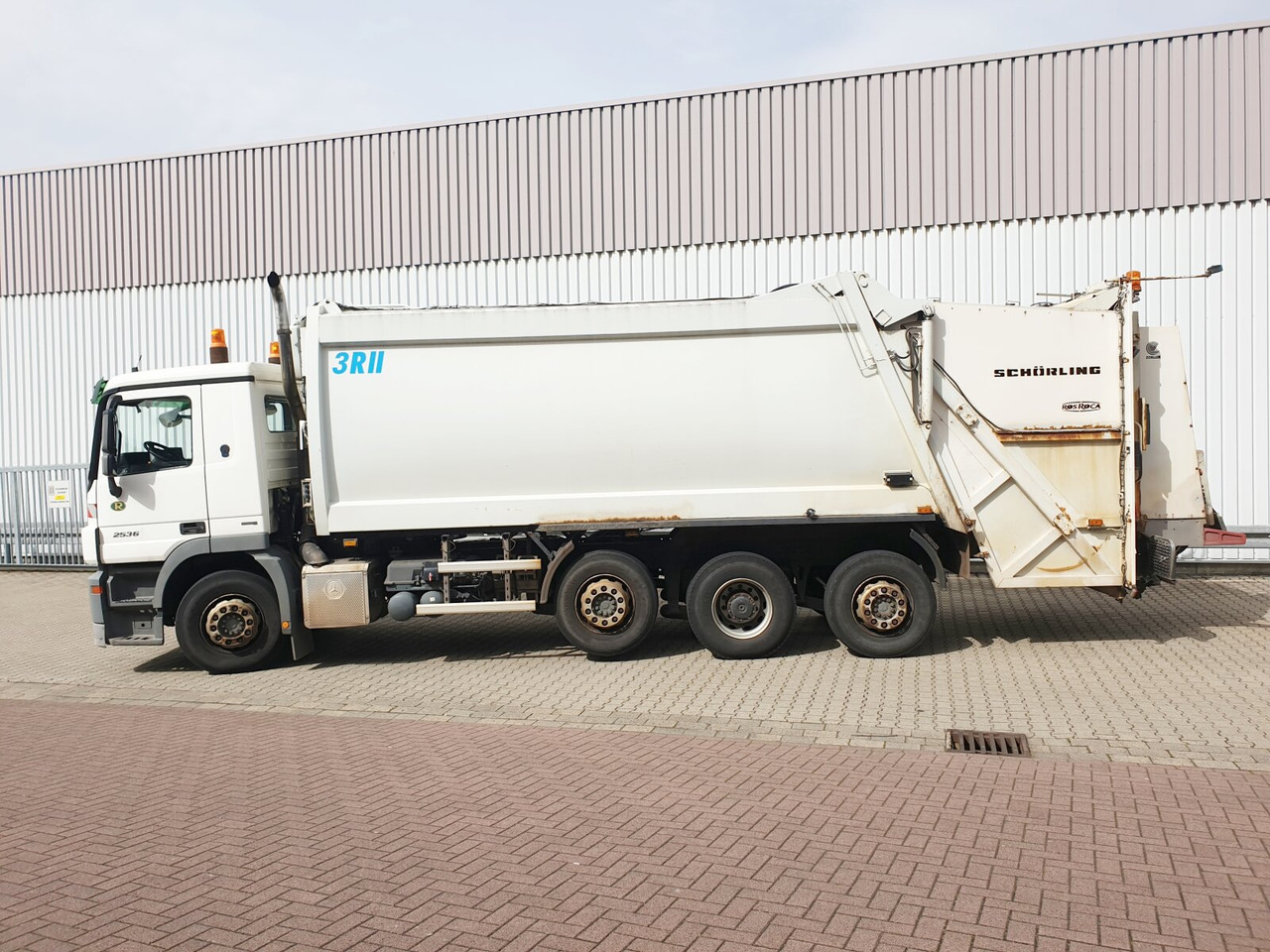 Garbage truck for transportation of garbage Mercedes-Benz Actros 3236 L 8x2/6 Actros 3236 L 8x2/6, 2x Lenkachse, Schörling Aufbau, Zoeller-Schüttung: picture 8