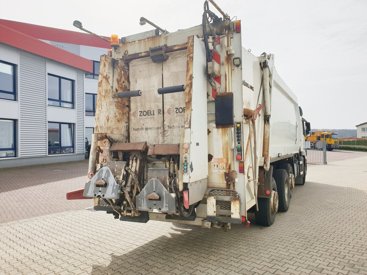 Garbage truck for transportation of garbage Mercedes-Benz Actros 3236 L 8x2/6 Actros 3236 L 8x2/6, 2x Lenkachse, Schörling Aufbau, Zoeller-Schüttung: picture 11