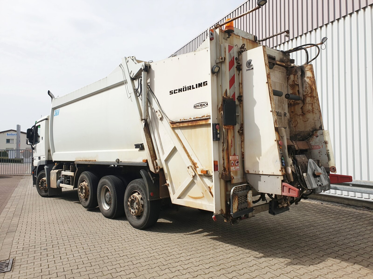 Garbage truck for transportation of garbage Mercedes-Benz Actros 3236 L 8x2/6 Actros 3236 L 8x2/6, 2x Lenkachse, Schörling Aufbau, Zoeller-Schüttung: picture 9