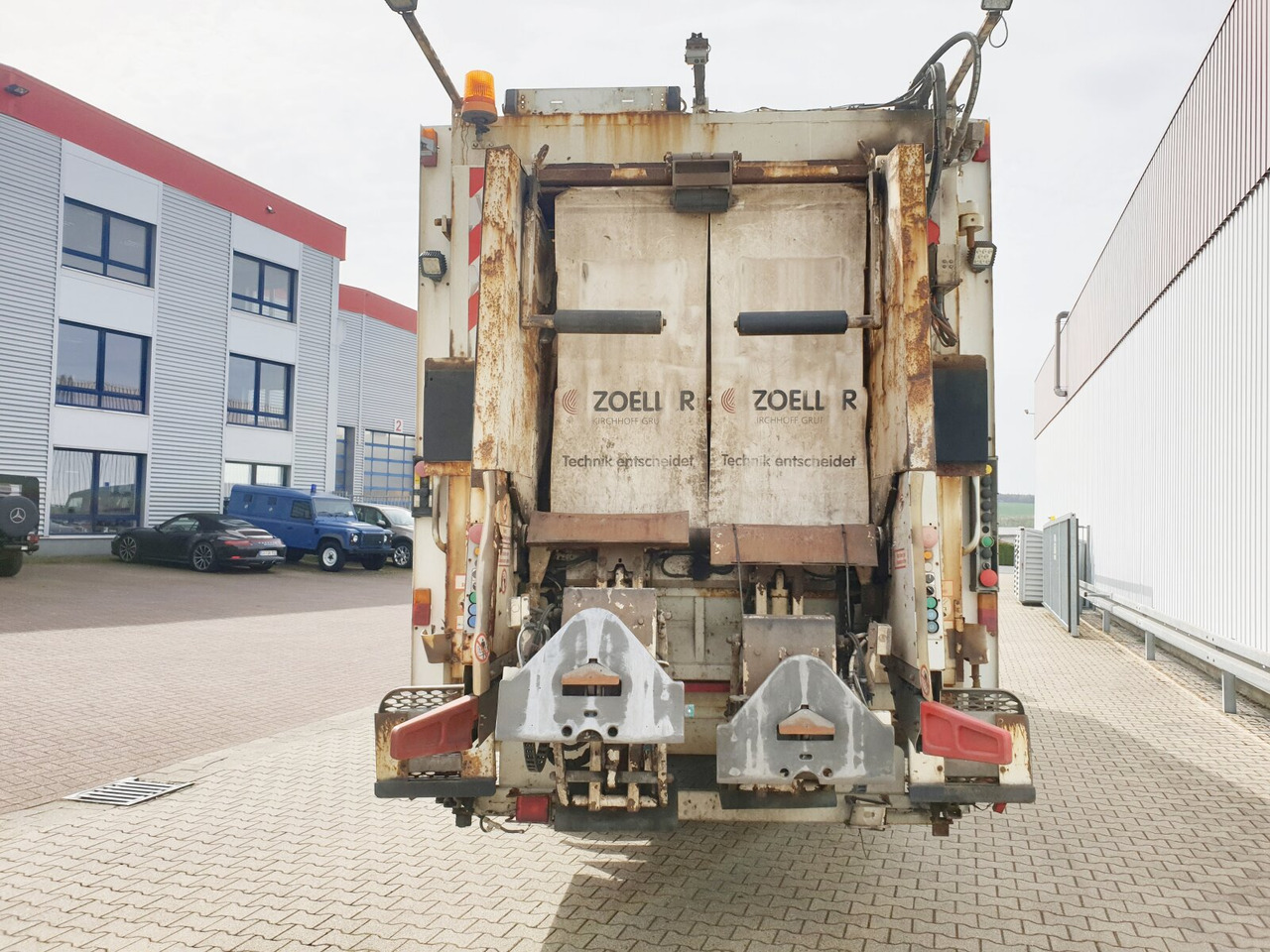 Garbage truck for transportation of garbage Mercedes-Benz Actros 3236 L 8x2/6 Actros 3236 L 8x2/6, 2x Lenkachse, Schörling Aufbau, Zoeller-Schüttung: picture 10