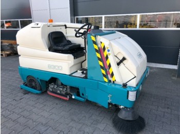 TENNANT 8300 Veeg/schrobmachine - Road sweeper