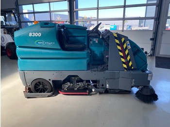 TENNANT 8300 schrob/veegmachine - Road sweeper