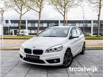 Car BMW 220i: picture 1