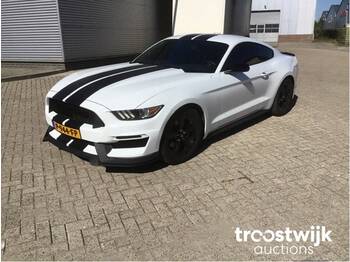 Car Ford Mustang: picture 1