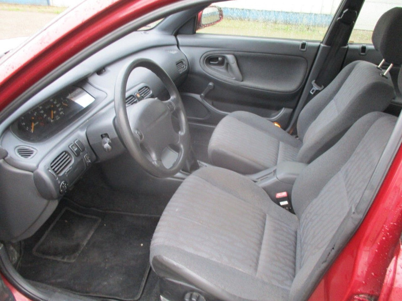 Car Mazda 626 SEDAN 1.8I LX , Airco: picture 11