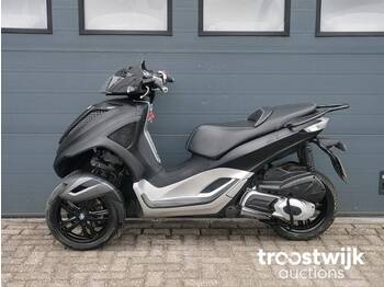 Piaggio 300cc motorscooter - Motorcycle