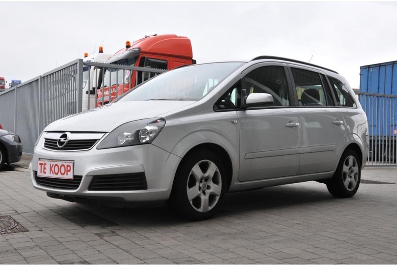 Car Opel Zafira: picture 2