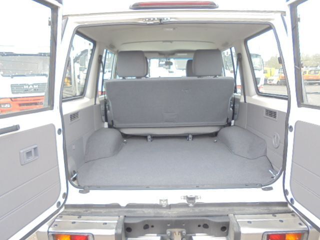New Car Toyota Land Cruiser NEW UNUSED LX V6: picture 9