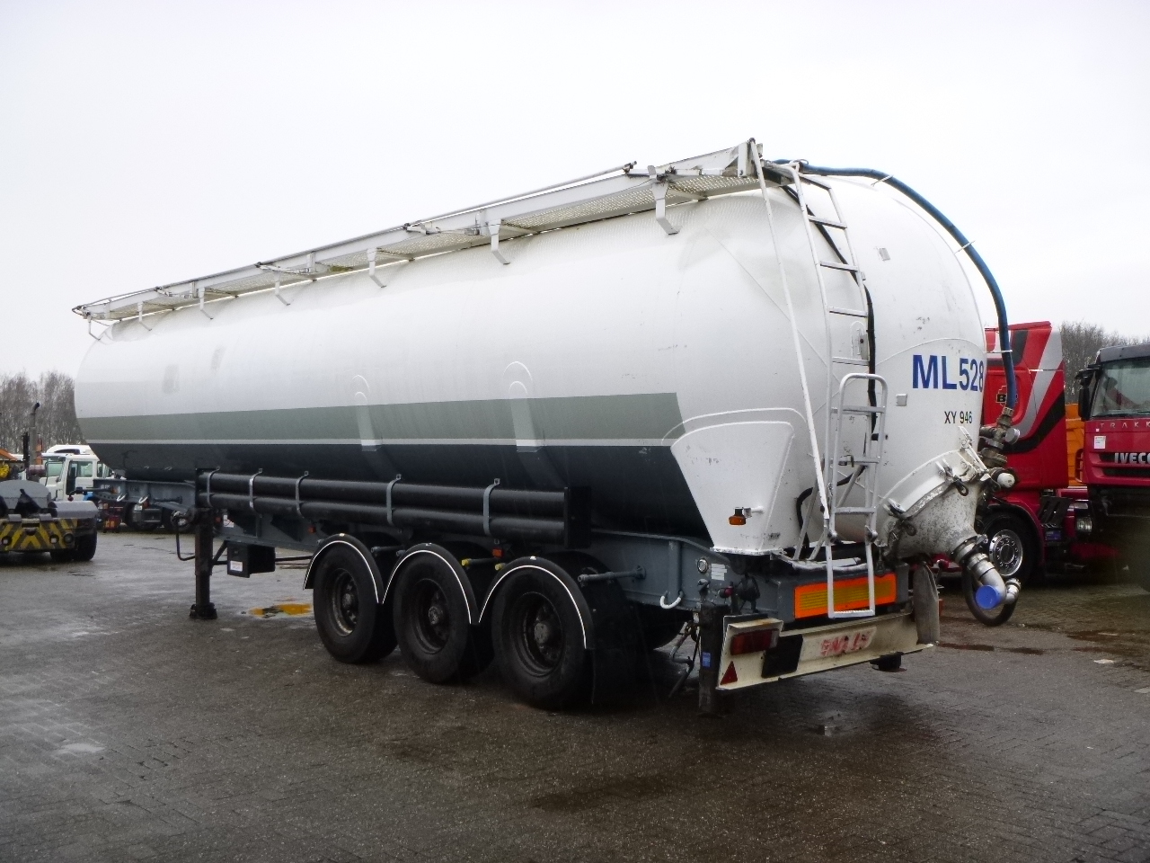 Tank semi-trailer for transportation of flour Benalu Powder tank alu 58 m3 (tipping): picture 3