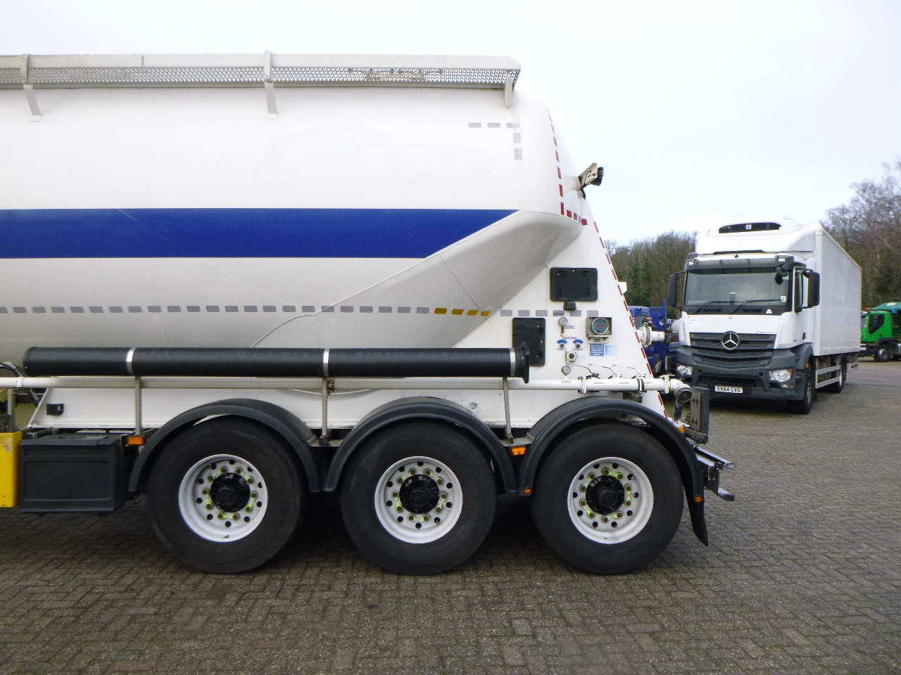 Tank semi-trailer for transportation of flour Feldbinder Powder tank alu 36 m3 / 1 comp: picture 5