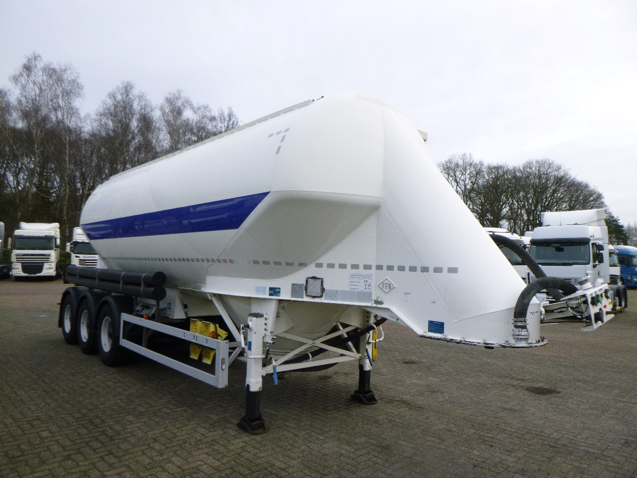 Tank semi-trailer for transportation of flour Feldbinder Powder tank alu 36 m3 / 1 comp: picture 2