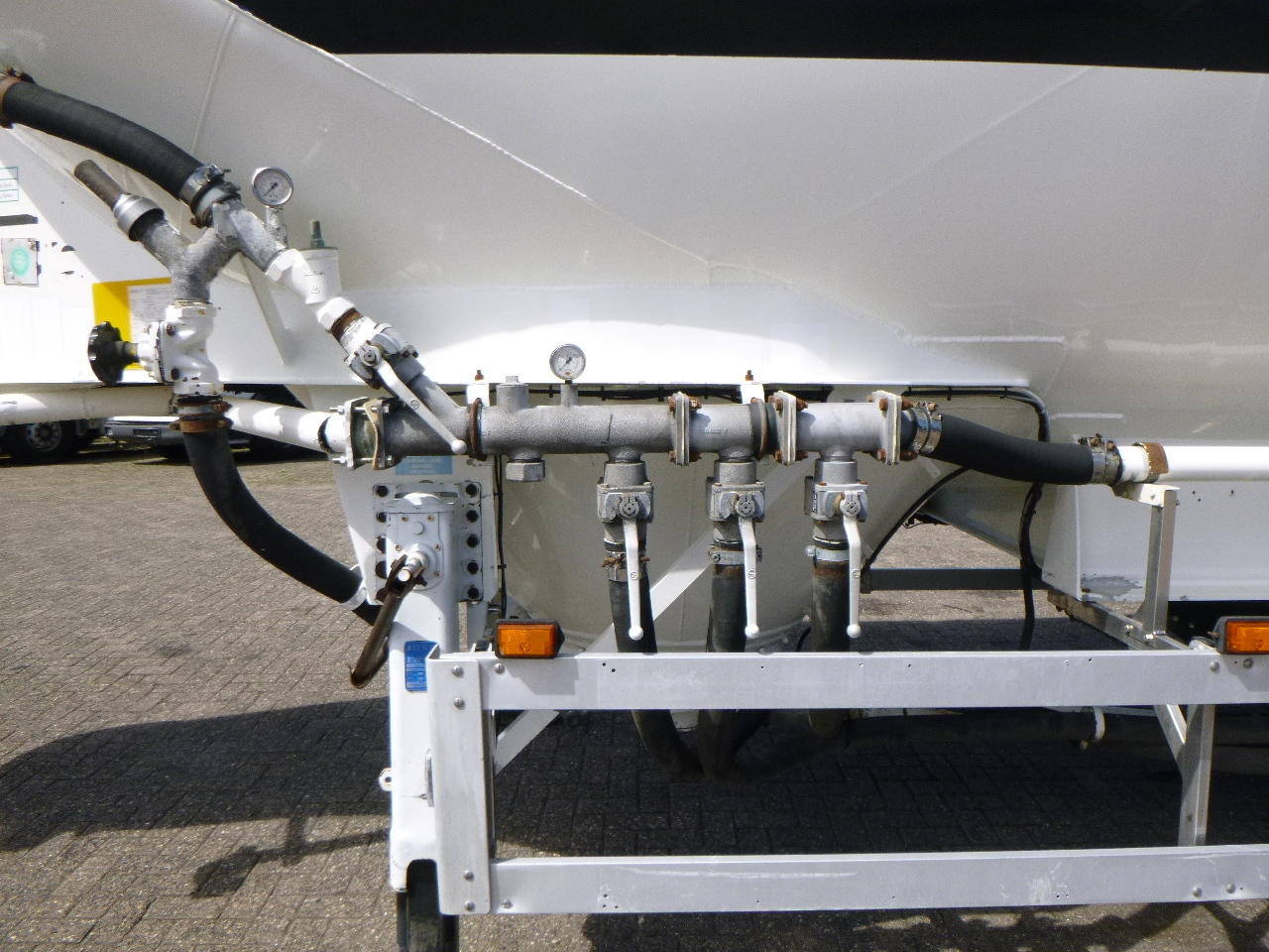 Tank semi-trailer for transportation of flour Feldbinder Powder tank alu 40 m3 / 1 comp: picture 5