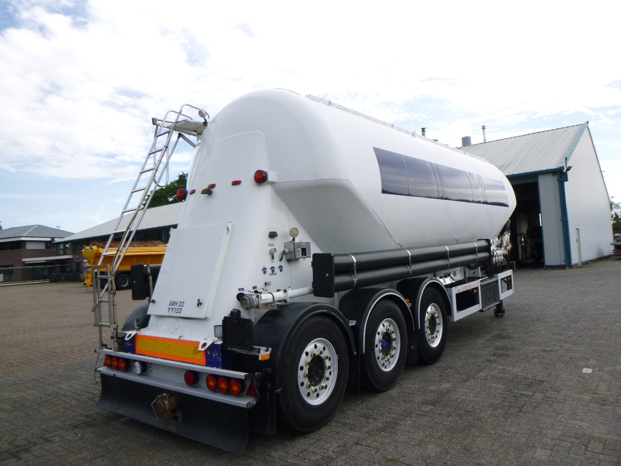 Tank semi-trailer for transportation of flour Feldbinder Powder tank alu 40 m3 / 1 comp: picture 4
