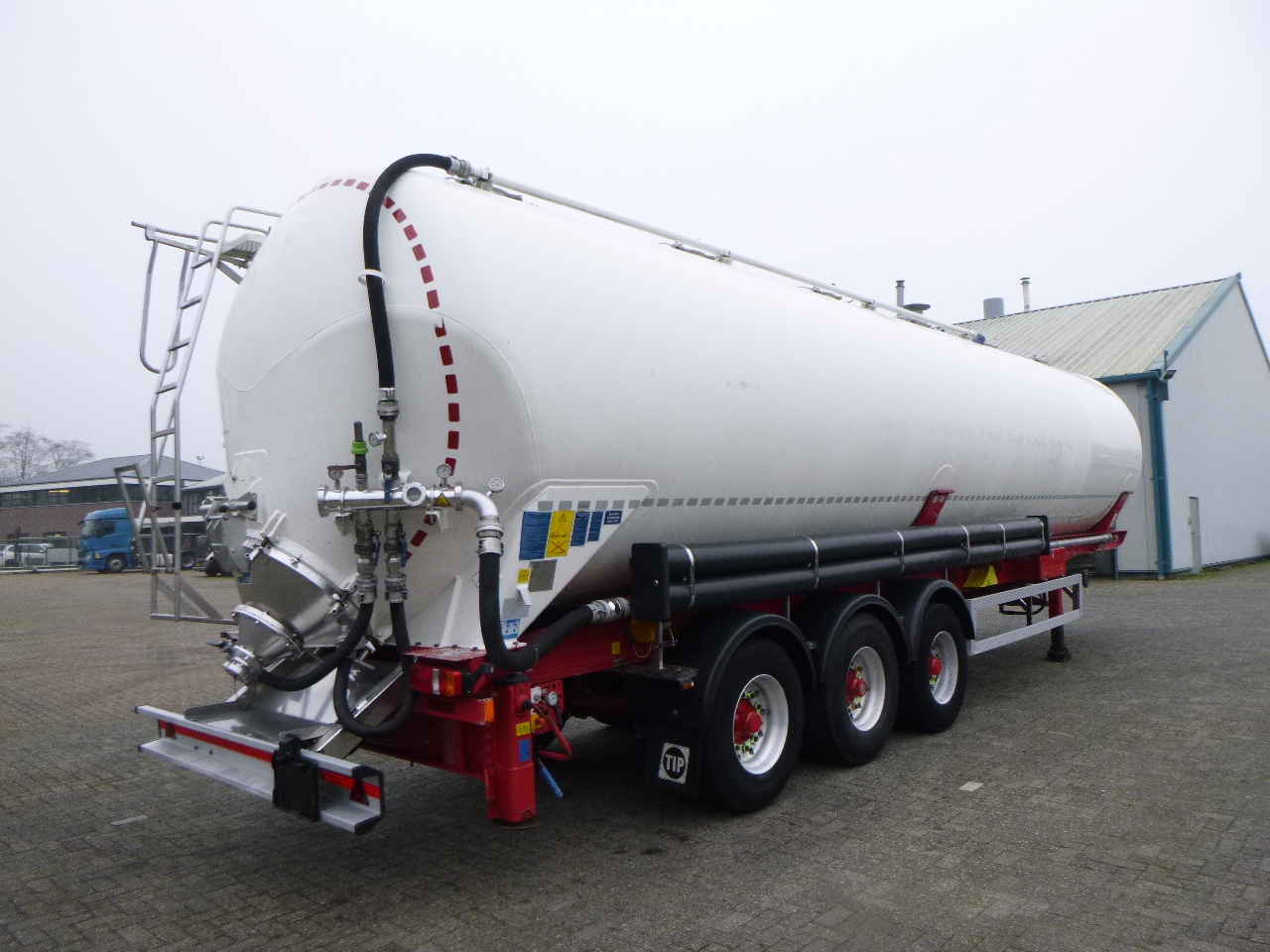 Tank semi-trailer for transportation of flour Feldbinder Powder tank alu 63 m3 (tipping): picture 4