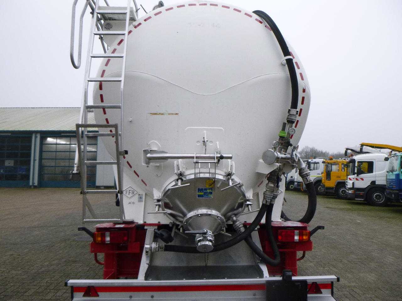 Tank semi-trailer for transportation of flour Feldbinder Powder tank alu 63 m3 (tipping): picture 6