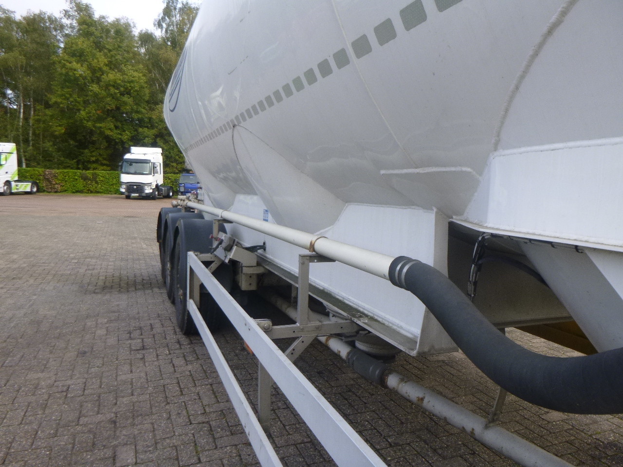 Tank semi-trailer for transportation of flour Feldbinder Powder tank alu alu 49 m3 / 1 comp: picture 18
