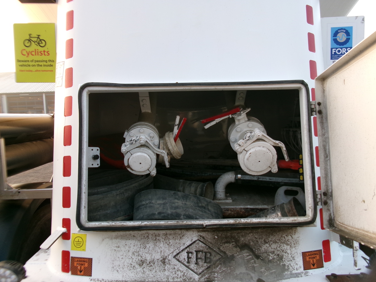 Tank semi-trailer for transportation of flour Feldbinder Powder tank alu alu 49 m3 / 1 comp: picture 6