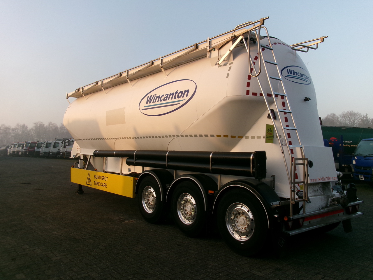 Tank semi-trailer for transportation of flour Feldbinder Powder tank alu alu 49 m3 / 1 comp: picture 3