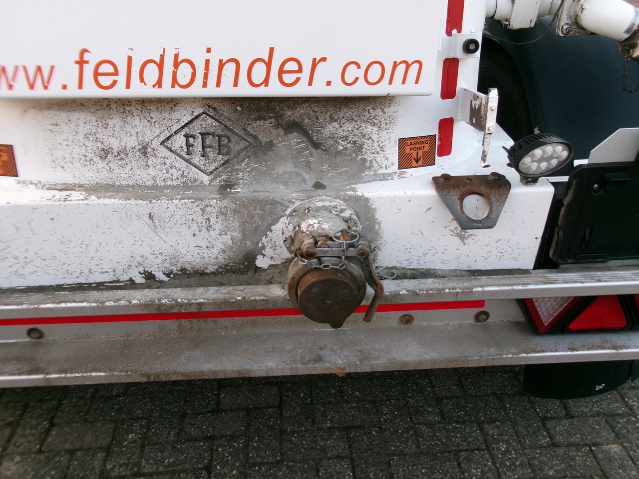 Tank semi-trailer for transportation of flour Feldbinder Powder tank alu alu 49 m3 / 1 comp: picture 7