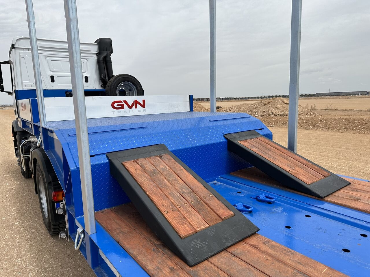 New Low loader semi-trailer GVN Trailer 3 AXLE LOWBED: picture 8