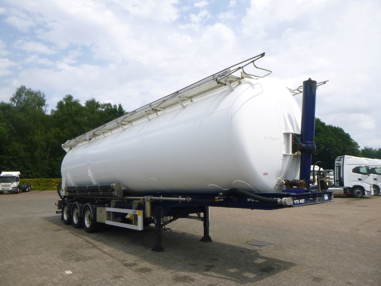 Tank semi-trailer for transportation of flour L.A.G. Powder tank alu 58 m3 (tipping): picture 2