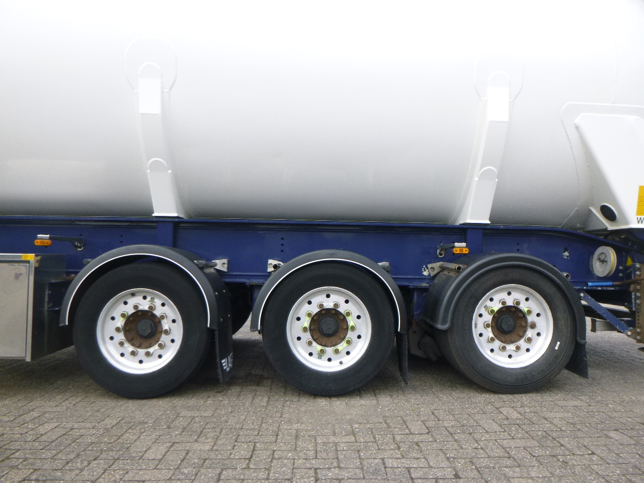 Tank semi-trailer for transportation of flour L.A.G. Powder tank alu 58 m3 (tipping): picture 5