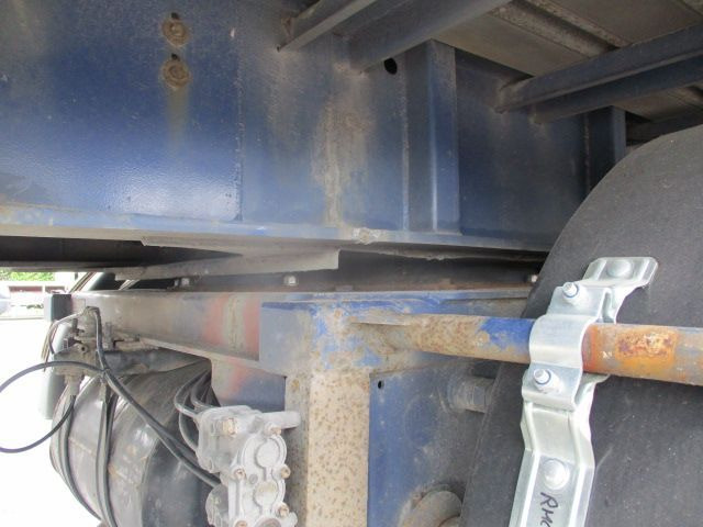 Curtainsider semi-trailer Renders steering axles: picture 5