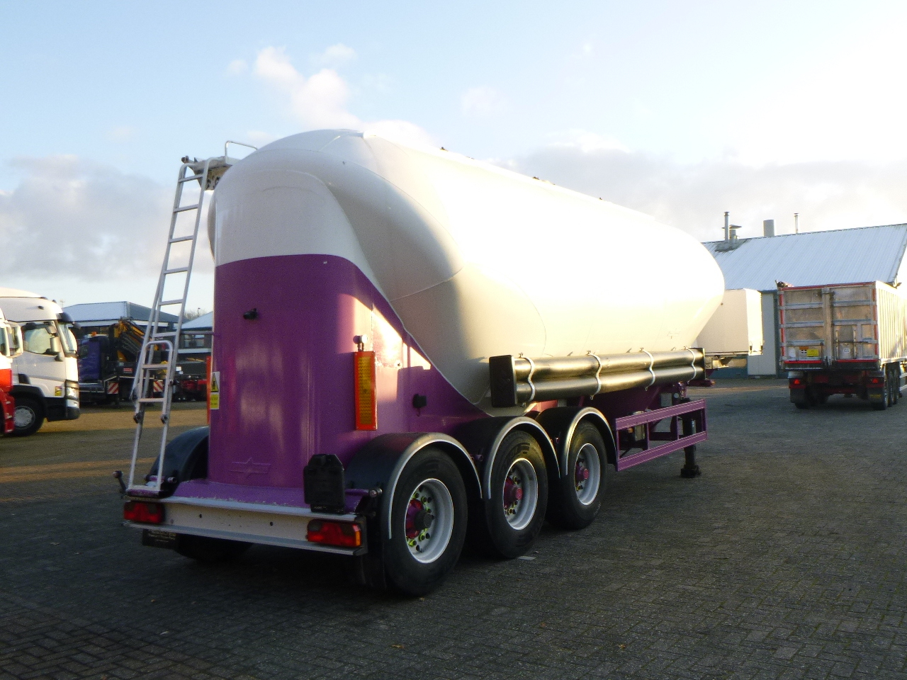 Tank semi-trailer for transportation of flour Spitzer Powder tank alu 37 m3 + engine/compressor: picture 4