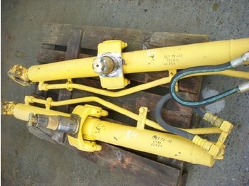 Komatsu (84) D 65 hydraulic jack / Hubzylinder - Hydraulic cylinder