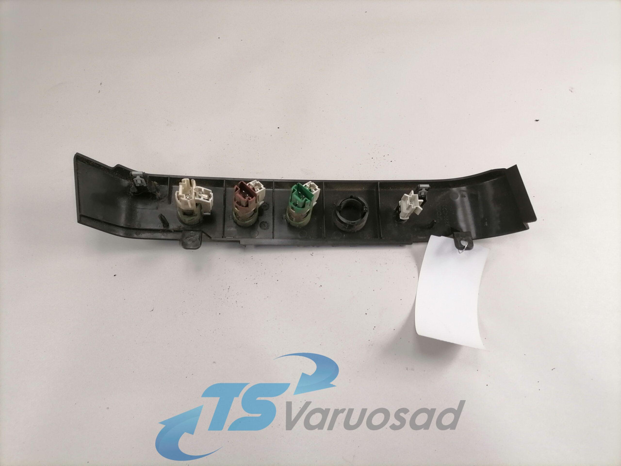 Universal part for Truck Volvo Salongi plastik 82294020: picture 3