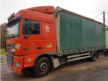 Curtainsider truck DAF XF 95 430: picture 1