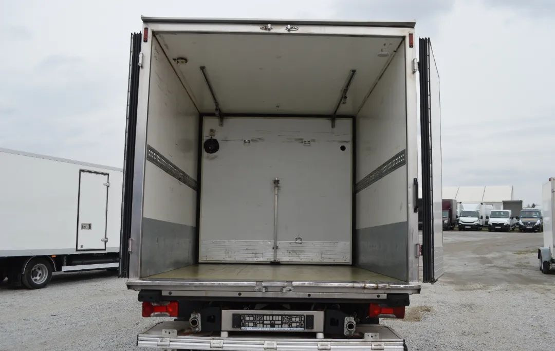Refrigerator truck IVECO DAILY 60C15 60-150 TWO-CHAMBER REFRIGERATOR CONTAINER ISOTHERM F: picture 32