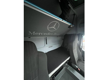 Curtainsider truck Mercedes-Benz 1324 4X2 Koffer Plane 6 to. Hebebühne: picture 4