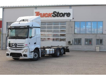 Container transporter/ Swap body truck MERCEDES-BENZ Actros 2543