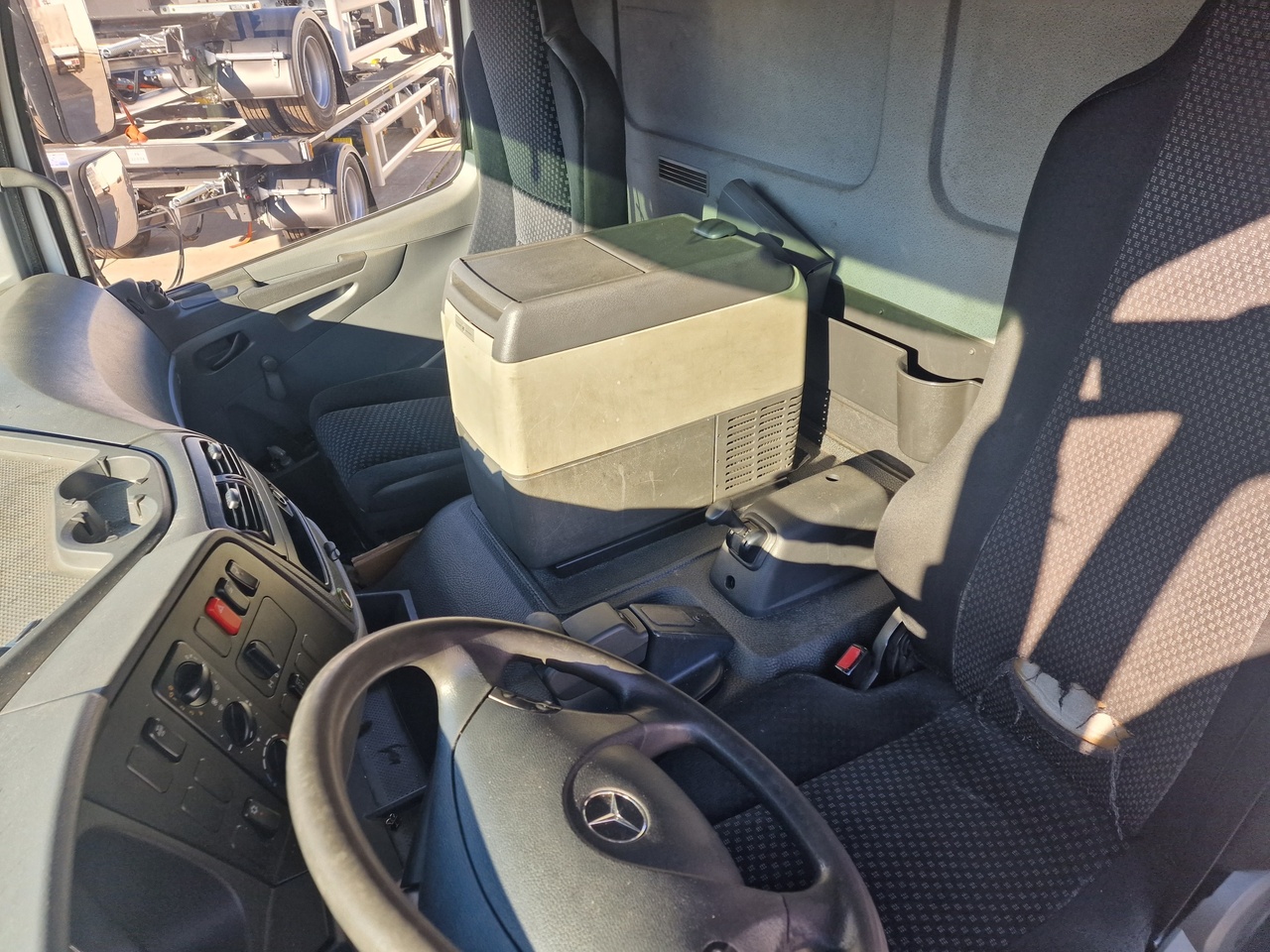 Dropside/ Flatbed truck Mercedes Benz Atego 1524 *Bär lifting plattform: picture 9