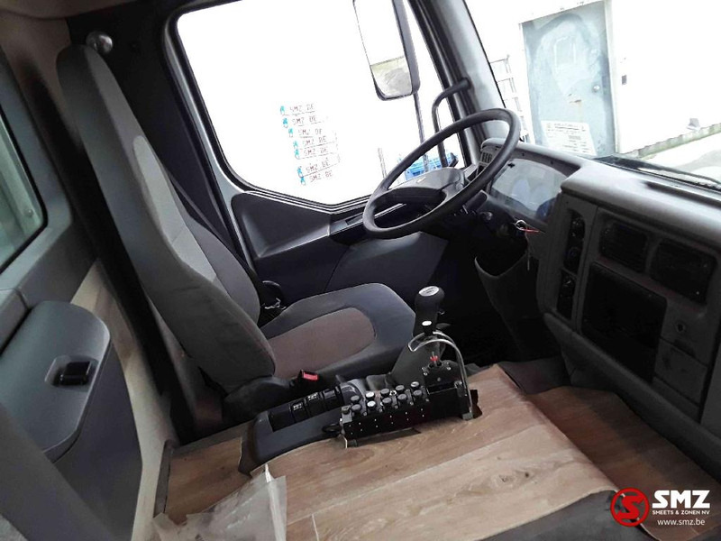 Hook lift truck Renault Kerax 380: picture 7