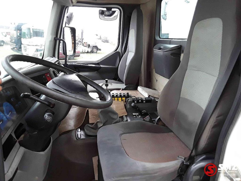 Hook lift truck Renault Kerax 380: picture 8