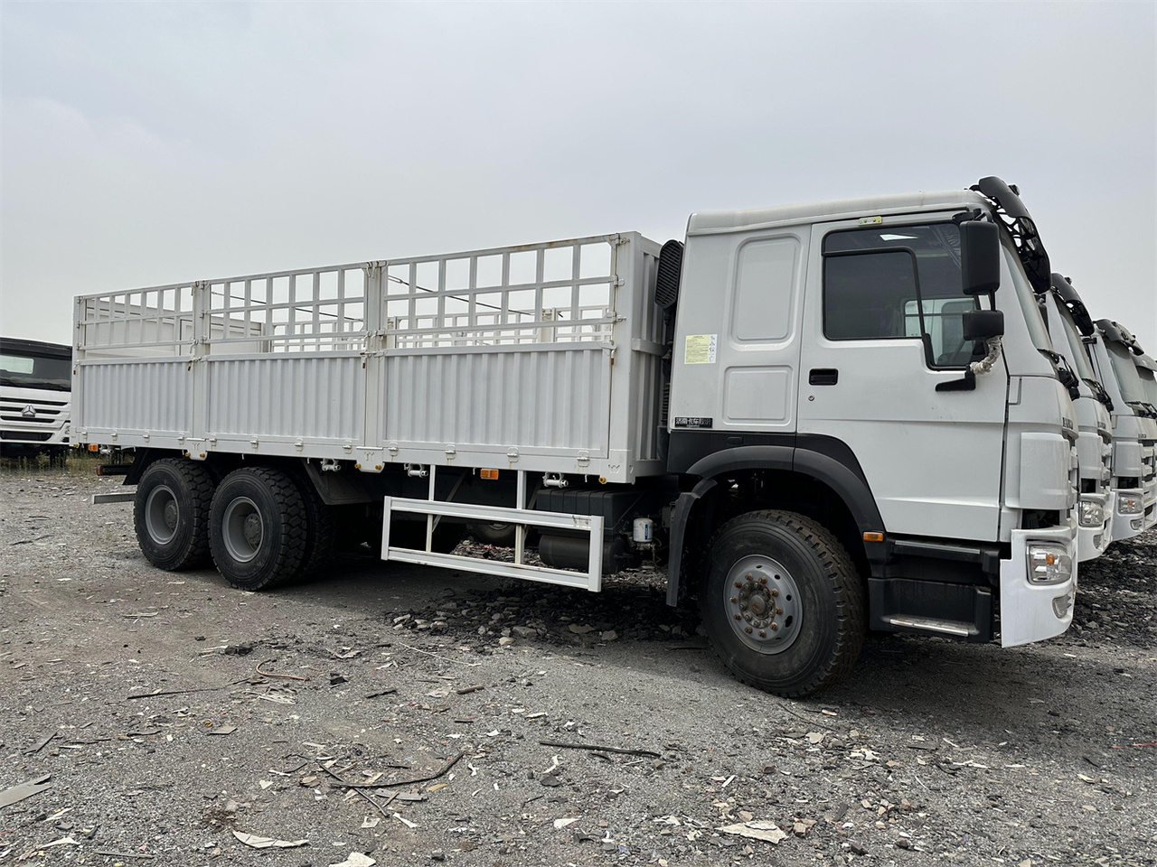 Livestock truck for transportation of animals SINOTRUK HOWO 371: picture 3
