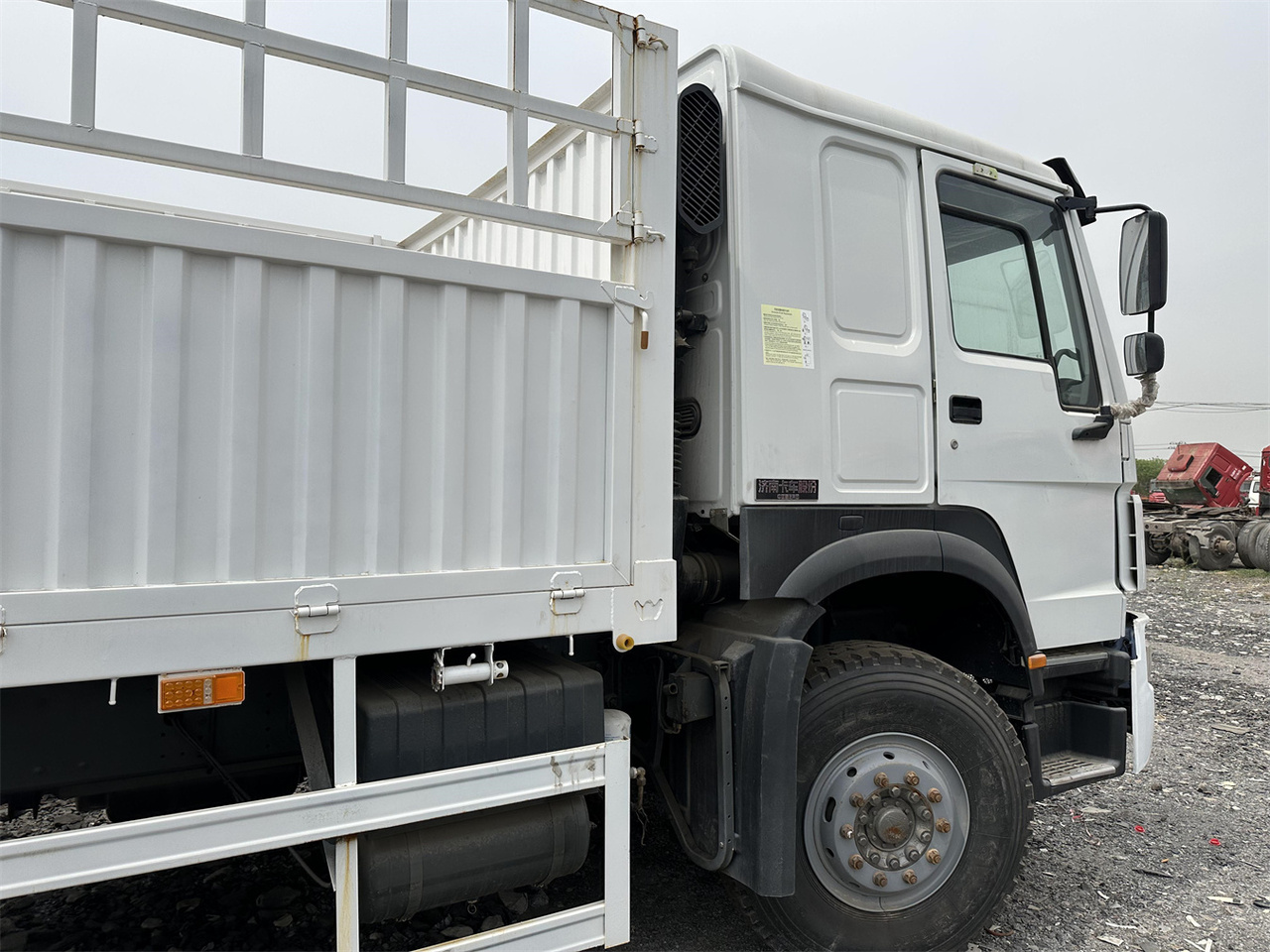Livestock truck for transportation of animals SINOTRUK HOWO 371: picture 8