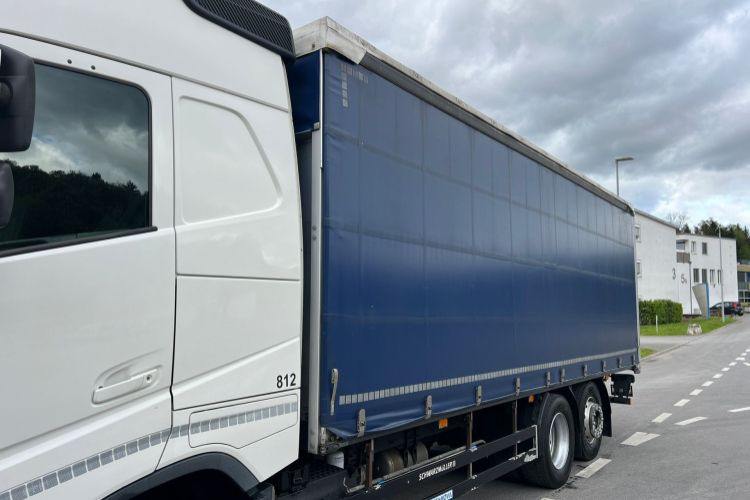 Curtainsider truck Volvo FH-540 6x2 LBW: picture 9