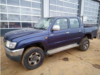 Pickup truck 2002 Toyota Hilux: picture 1