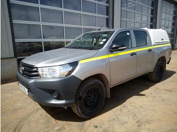 Pickup truck 2017 Toyota Hilux: picture 1