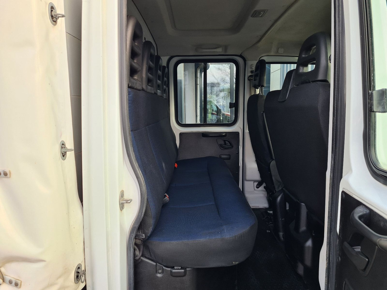 Lease a IVECO Daily 35 C15 Doka Curtain side IVECO Daily 35 C15 Doka Curtain side: picture 10