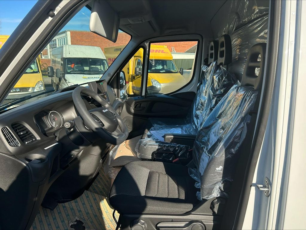 Lease a Iveco Daily Koffer 35S14H EA8 115 kW (156 PS), Auto...  Iveco Daily Koffer 35S14H EA8 115 kW (156 PS), Auto...: picture 14