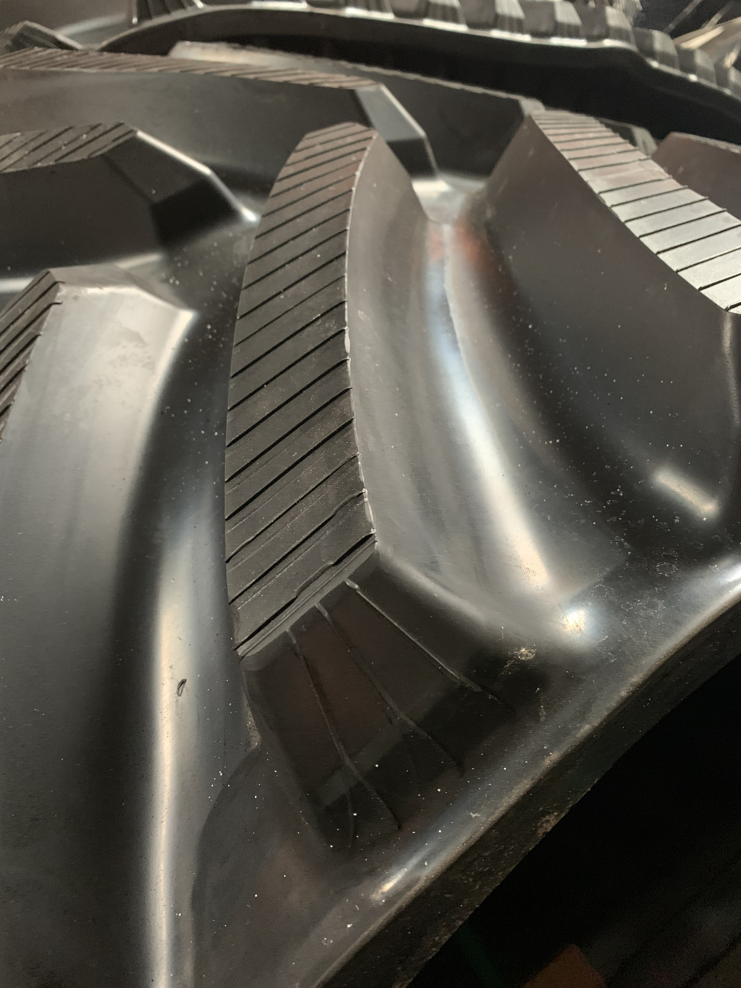 LEACH LEWIS RUBBER TRACKS LIMITED - Spare parts CASE undefined: picture 3