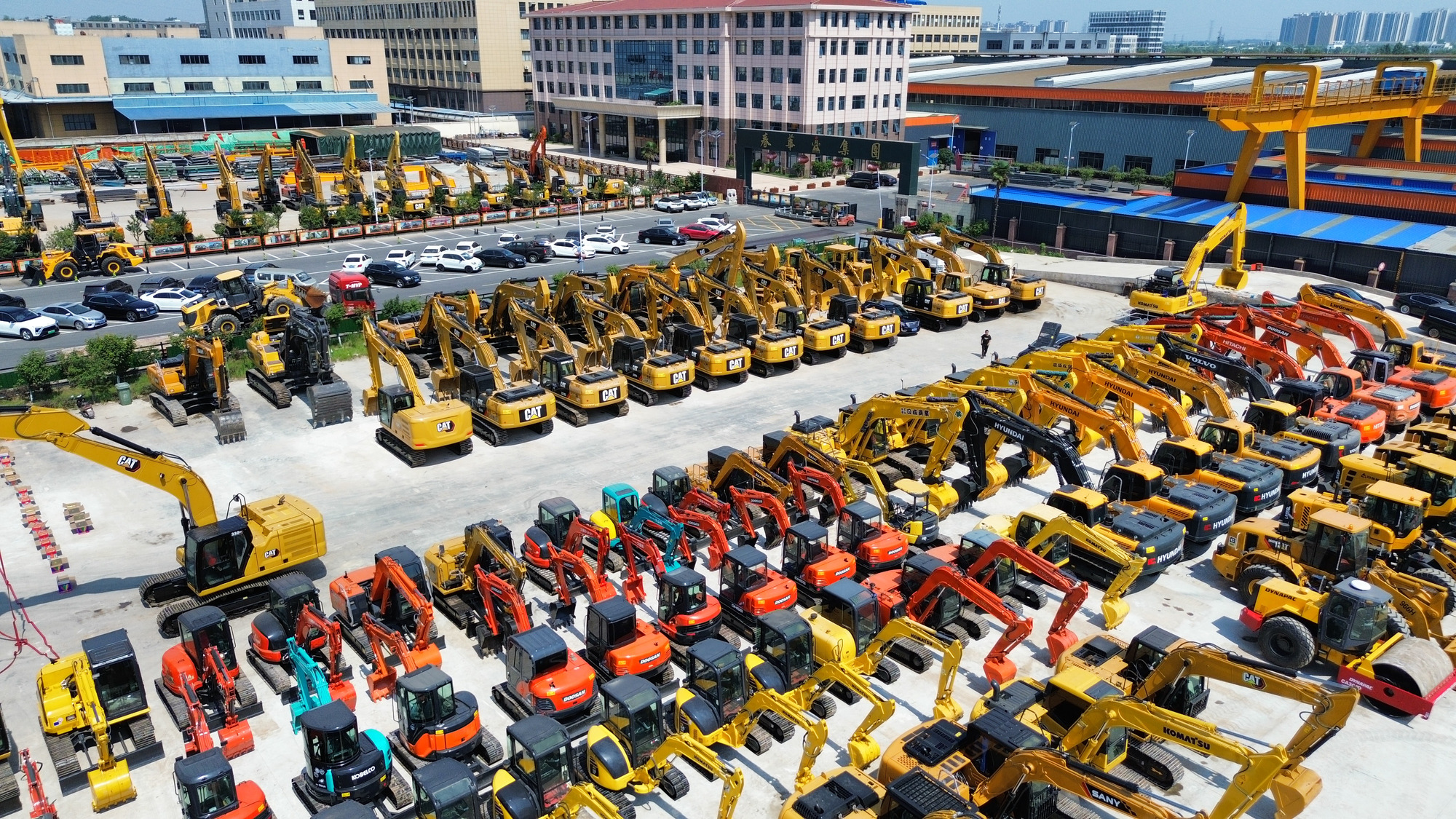 Toaks International Trading Company - Trucks - 6x6 undefined: picture 3