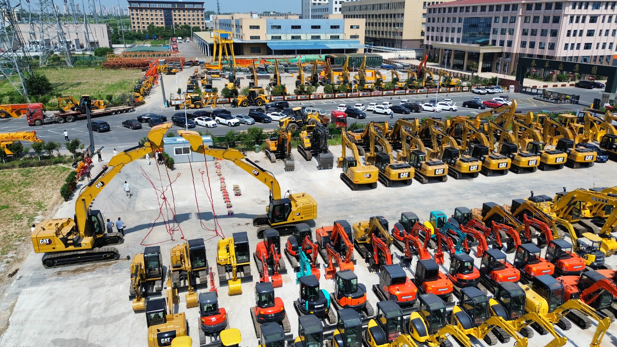 Toaks International Trading Company - Trucks - 6x6 undefined: picture 1