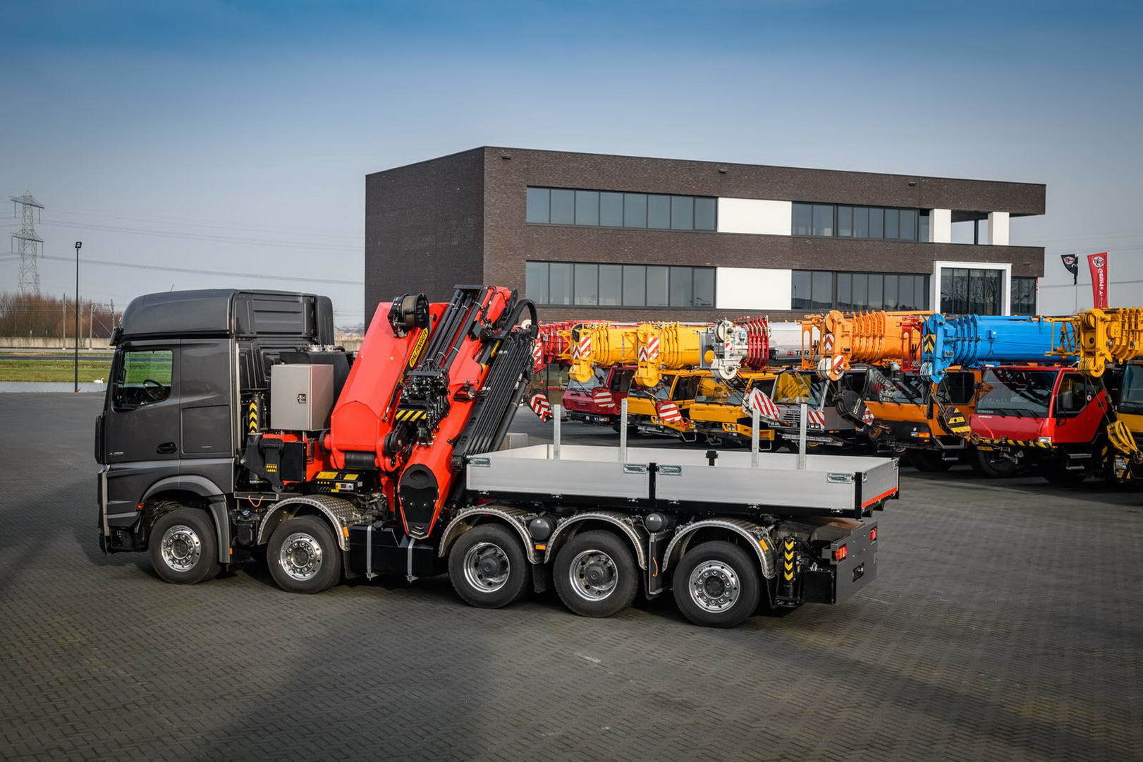 Geurts Trucks B.V. - Tractor units MERCEDES-BENZ - 8x6, gearbox: manual, air conditioner undefined: picture 3
