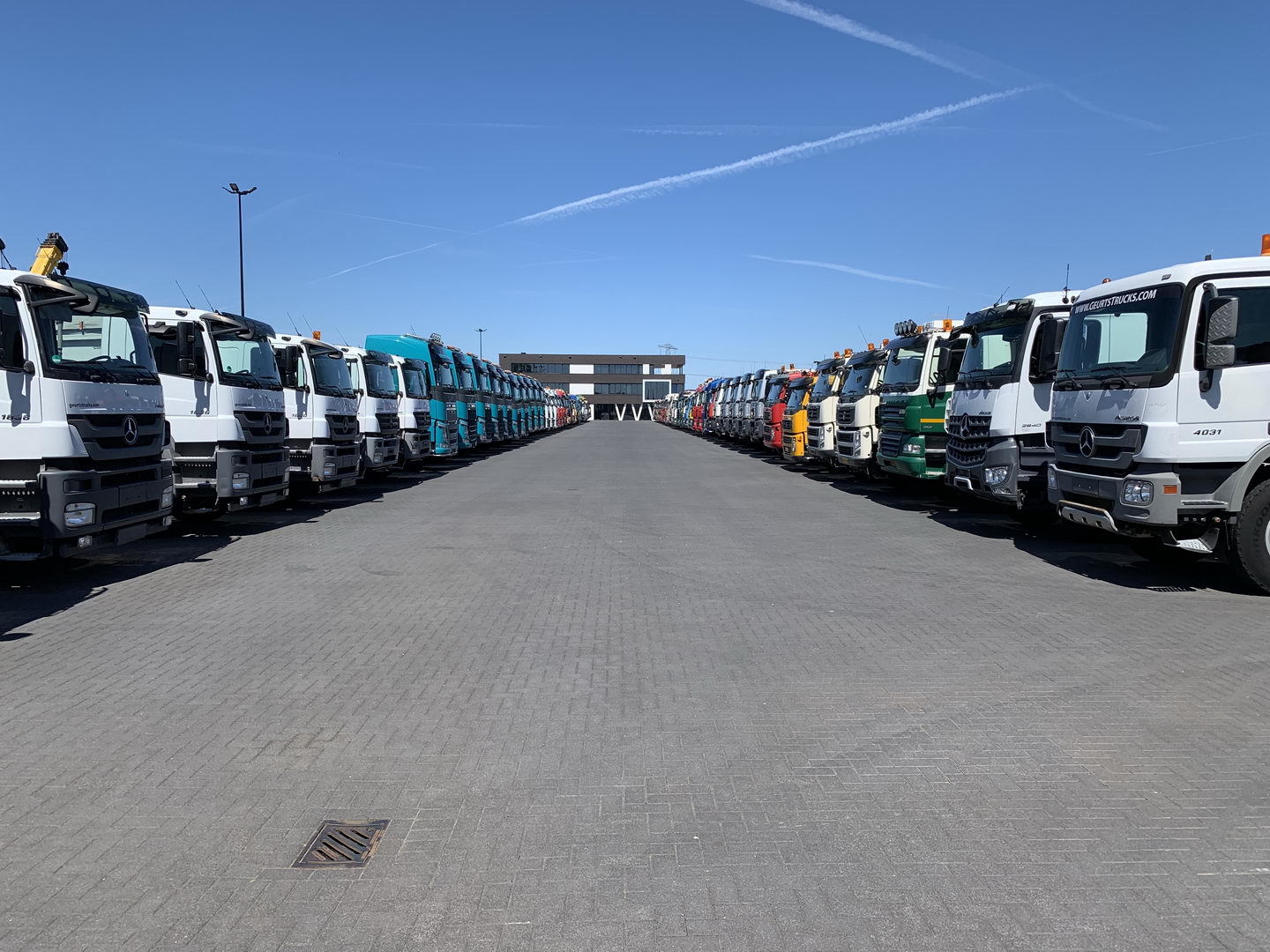 Geurts Trucks B.V. - Tractor units MERCEDES-BENZ - 8x6, gearbox: manual, air conditioner undefined: picture 9