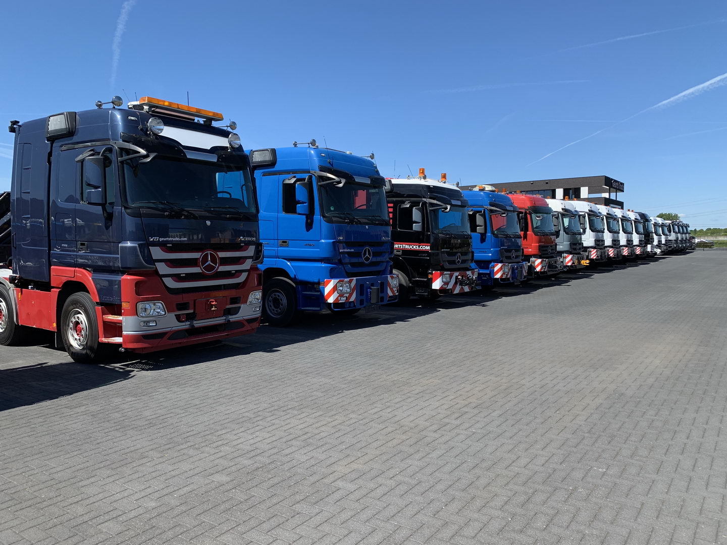 Geurts Trucks B.V. - Tractor units MERCEDES-BENZ - 8x6, gearbox: manual, air conditioner undefined: picture 12